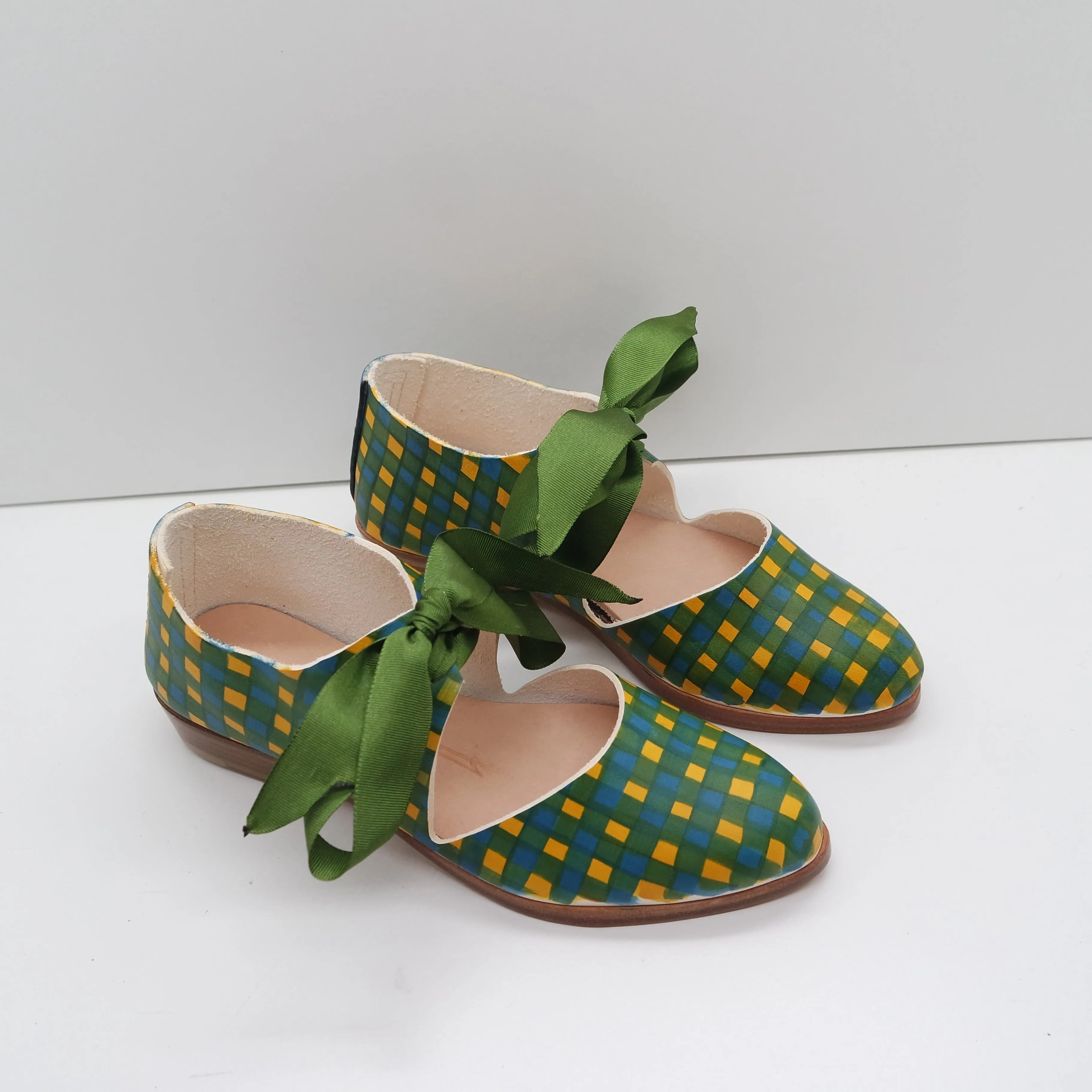 BBF24 SALE. SIZE 35. THE MARY. KILT. TT CEBU TUMERIC GREEN. RIBBON LACES. 2CM