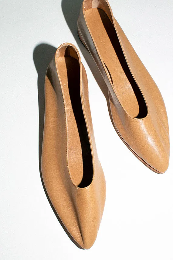 Camel Party Flat