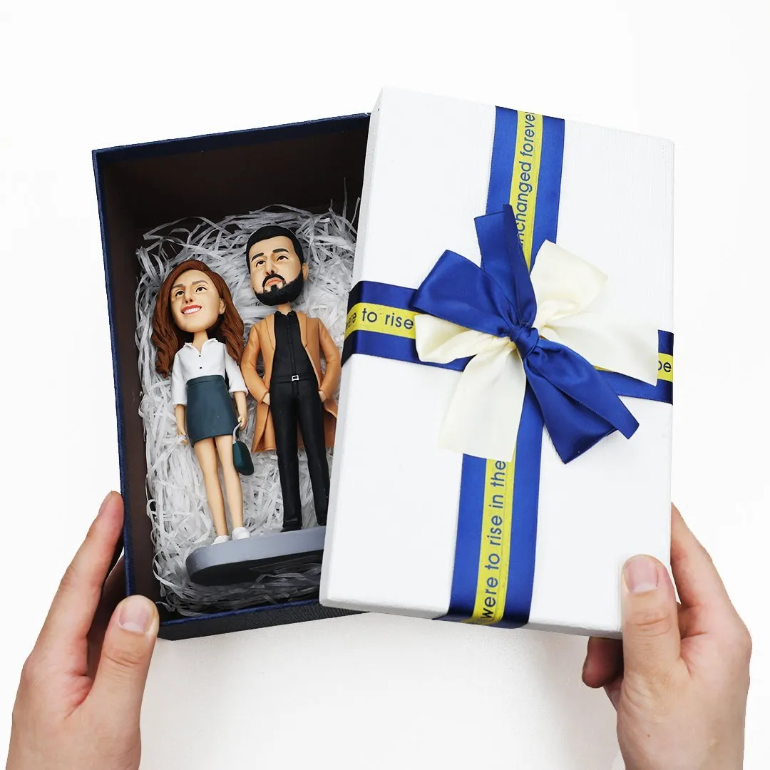 Fully Customizable 5 Person Personalized Bobblehead with Engraved Text