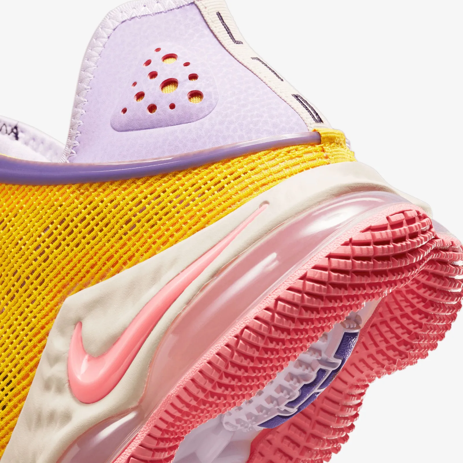 LeBron 19 Low - 'Mismatch'