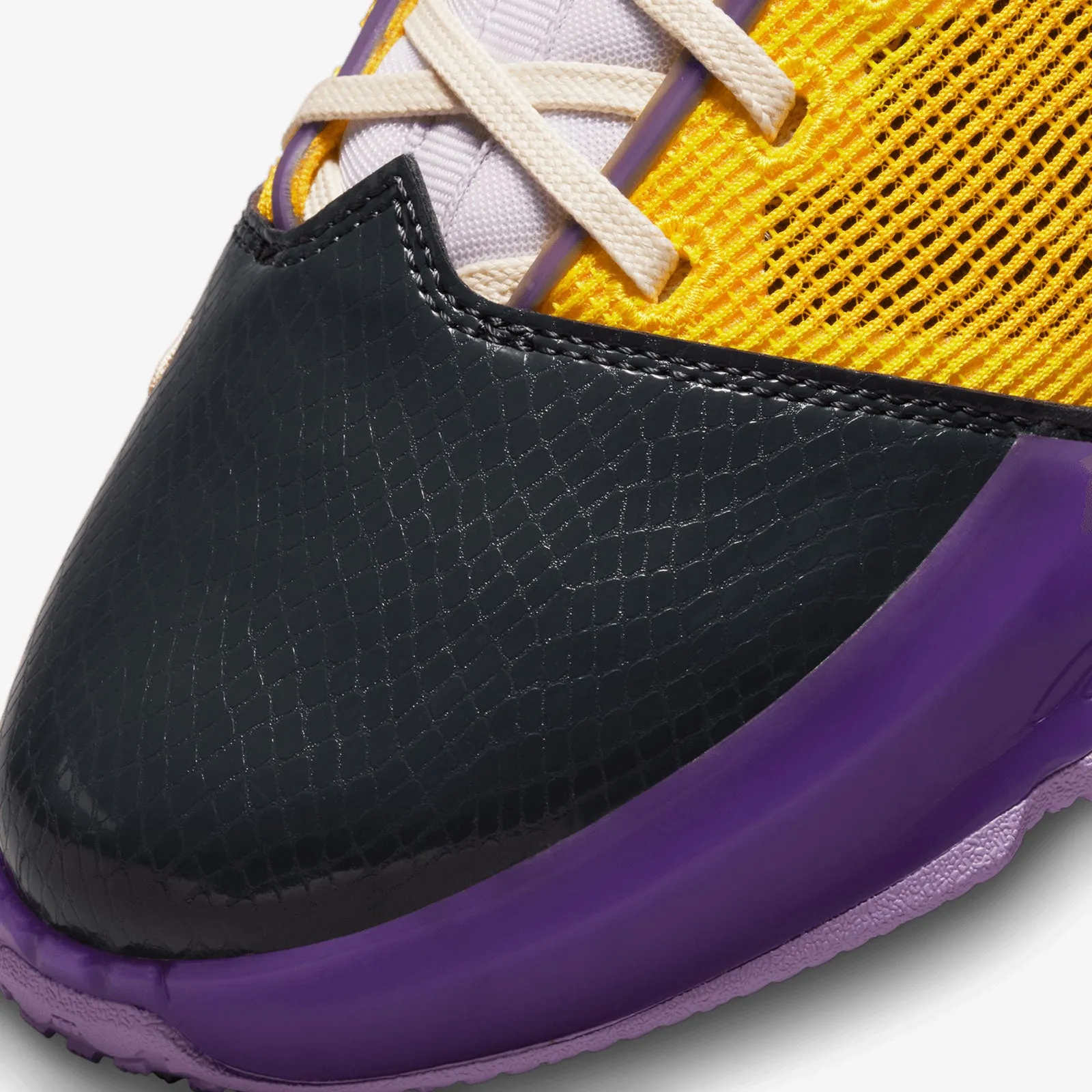 LeBron 19 Low - 'Mismatch'