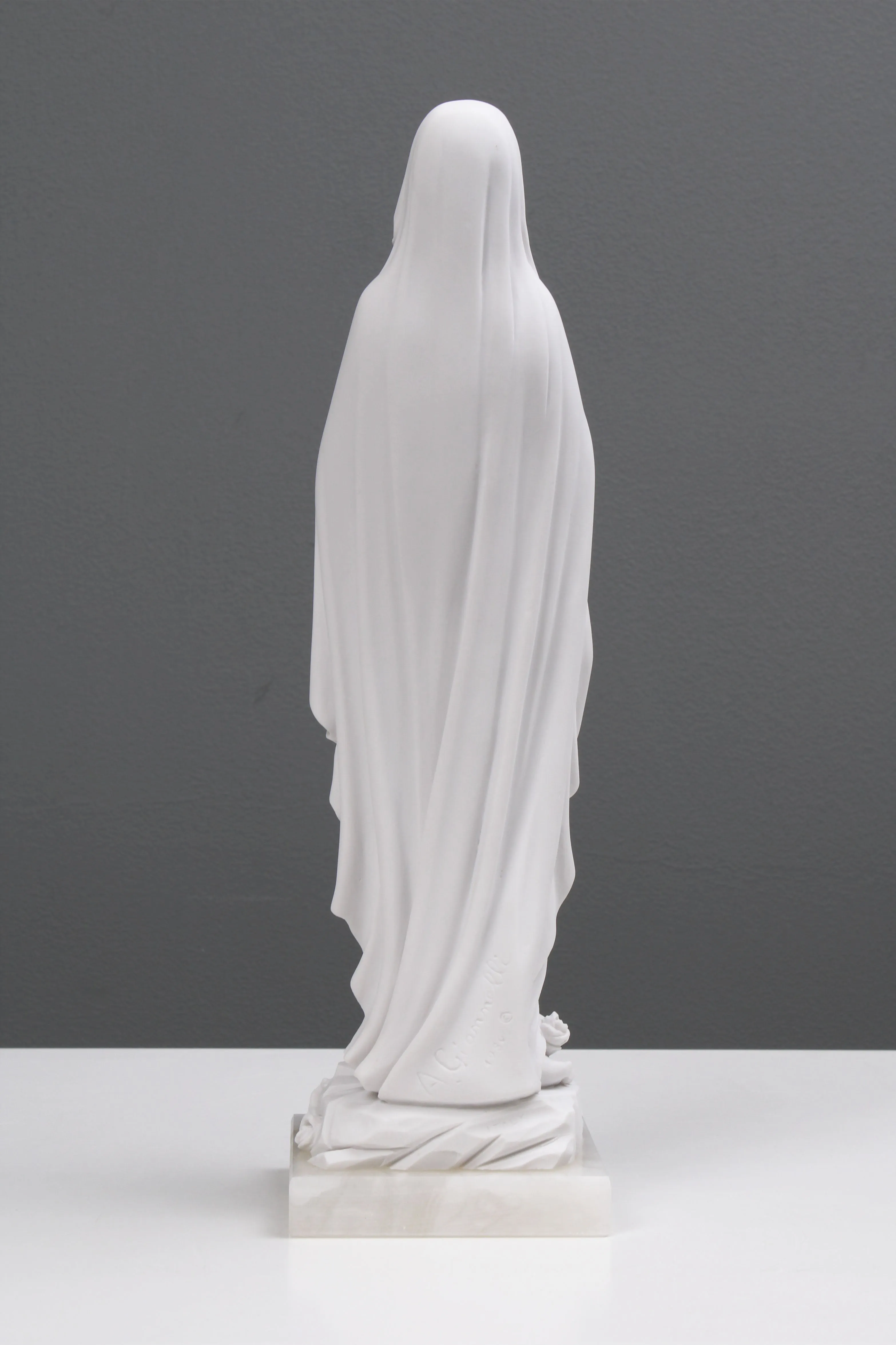 Virgin Mary Statue Figurine